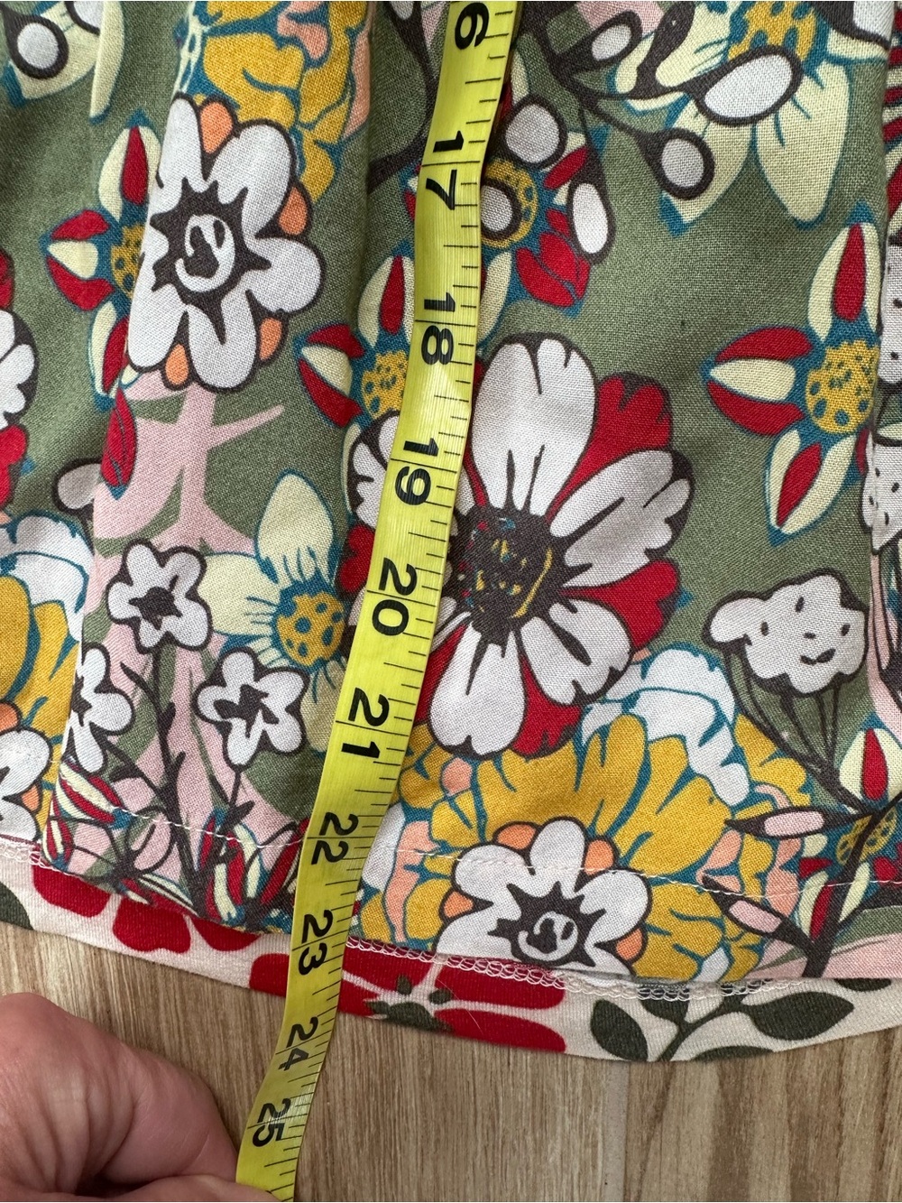 Bl-nk Stephanie Top Anthropologie, colorful floral bpattern V-neck trim blouse - Picture 4 of 5